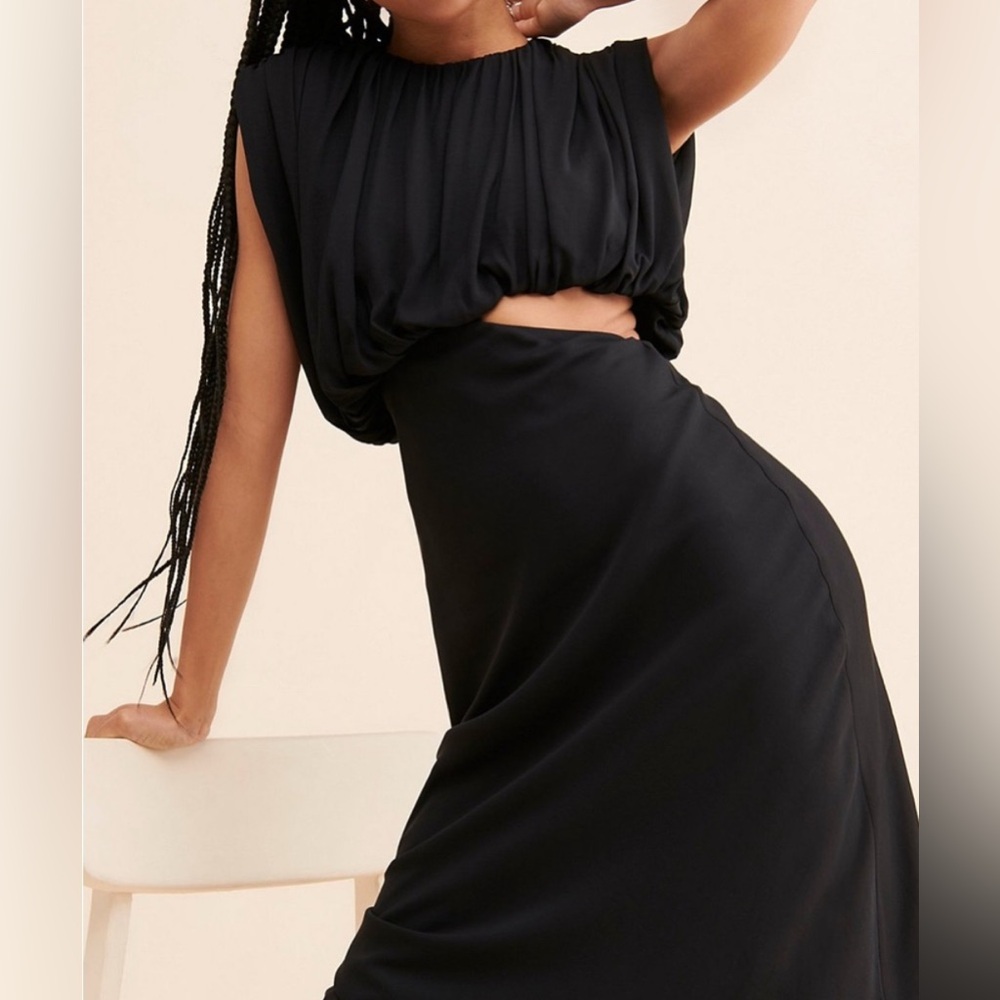 Third form cut out dress - Picture 2 of 3